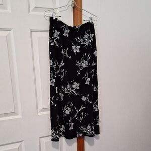 Chic Black and White Floral Maxi Skirt